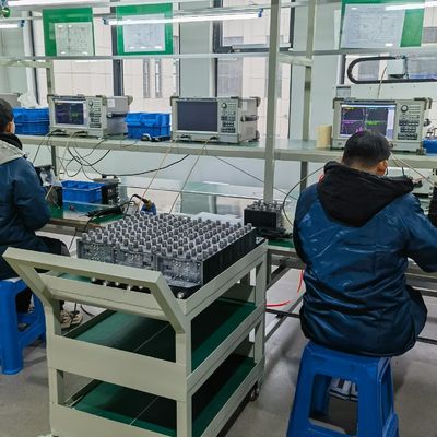4.3-10 F Интерфейс 698-4000 МГц Расщепление питания для телекоммуникационной системы в здании