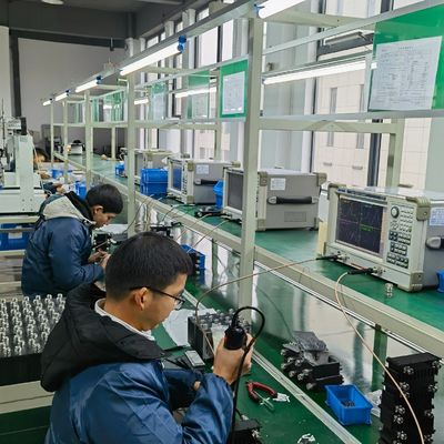 4.3-10 F Интерфейс 698-4000 МГц Расщепление питания для телекоммуникационной системы в здании