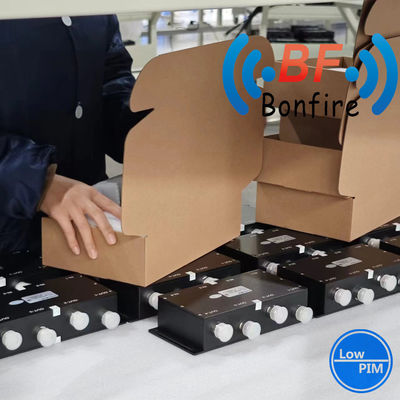 698-3800МГц UHF 3dB 4 в 4 из Матрицы гибридный сцепщик для интерфейса 4.3-10-F/DIN-F/N-F