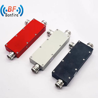 Усиление сигнала 2 пути GSM UHF CDMA 700-3800MHz 7dB Пустота направленный радиоретранслятор Антенна соединитель