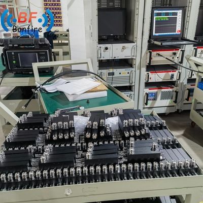 Внутренний/внешний IP65 VHF UHF 136-470MHz RF 8dB направленный соединитель N женский разъем