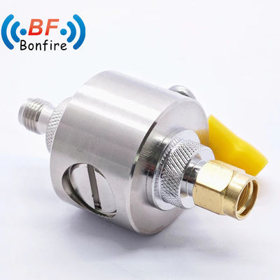 RF Lightning Arrester Dual Female F Jack to F Jack Коаксиальный защитник от приливов кабеля 698-3800MHz Внутренний / наружный IP65