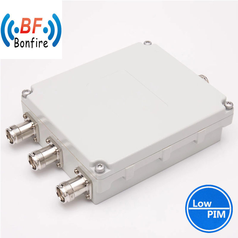 4.3-10 F DIN-F Интерфейс RF Триплекссер Трипл-Бэнд Комбинатор 380-2700 МГц Серый/Красный/Черный