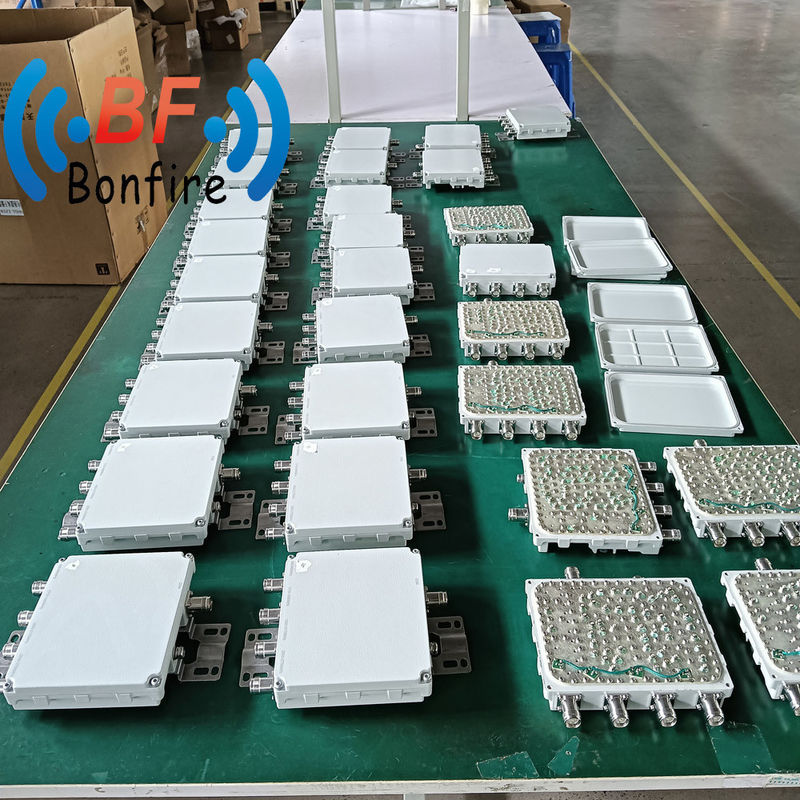 1710-2700 МГц RF низко-пимовый квадрплекссера Indoor Multiplexer Quad-Band Combiner 4,3-10 Женщина