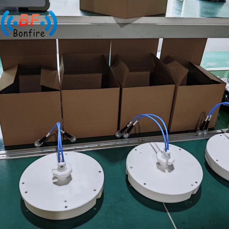 Частота MHz 698-806 806-960 1710-2700 3300-4000MHz Панельная антенна с защитой IP67